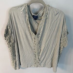 Women’s daytrip by buckle Green Dolman Sleeve Ruffled Blouse, L